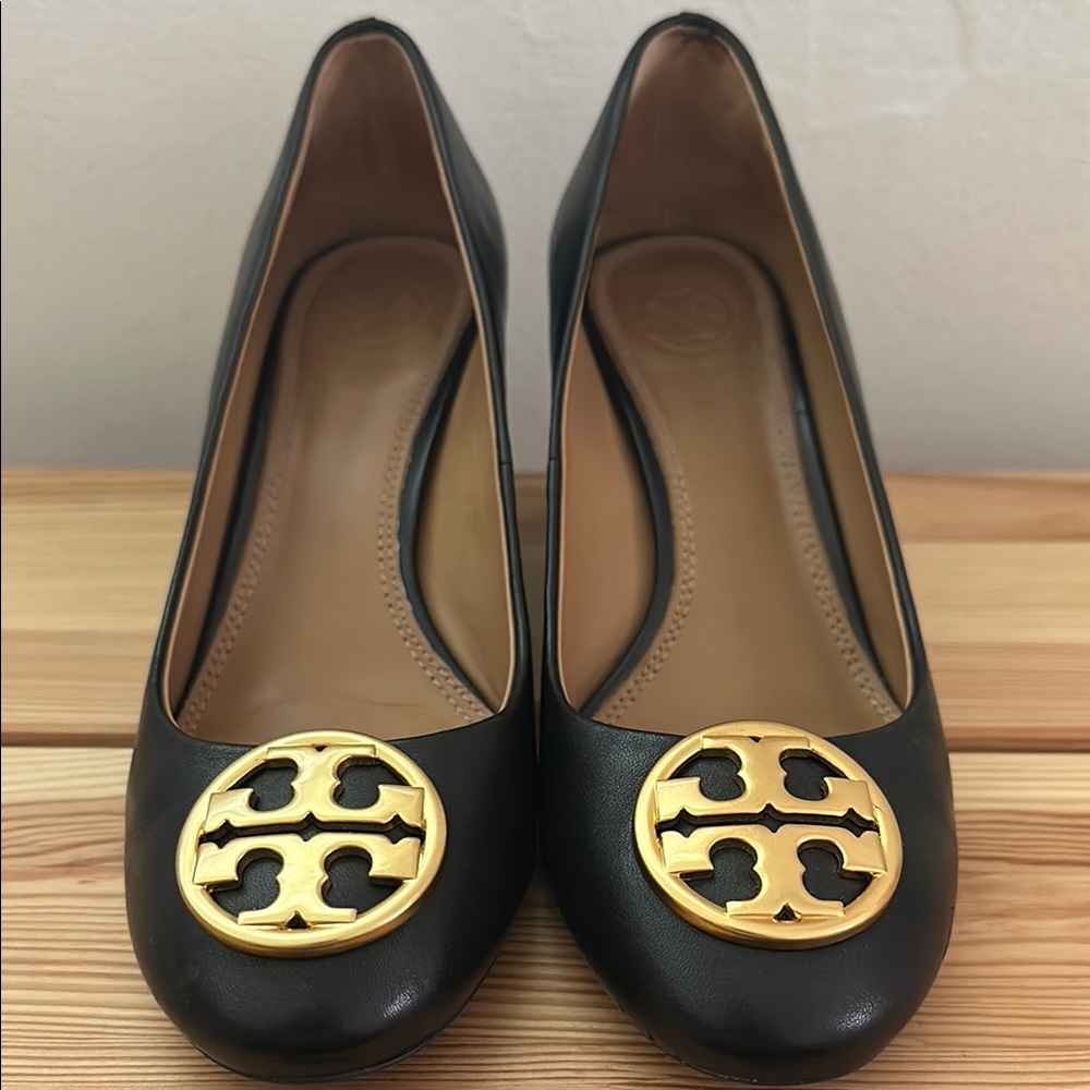 Tory Burch Black Wedges sz 5/35